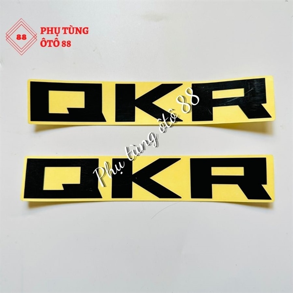 Tem chữ QKR màu đen