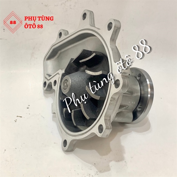 Bơm nước làm mát 4HK1